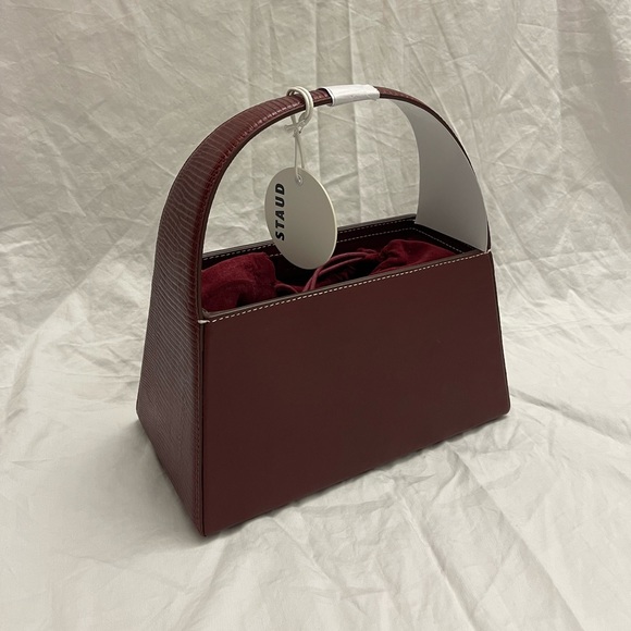 STAUD Caroline Bag in Raspberry - Picture 2 of 11